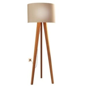 **Produto:** Luminária de Chão Tripé Delta com Cúpula Abajur Off White/Nature

**Características Técnicas:**

- **Altura:** 149 cm
- **Largura:** 40 cm
- **Comprimento:** 40 cm
- **Cor:** Off White/Nature (Bege)
- **Material da Cúpula:** Tecido
- **Material da Estrutura:** Eucalipto
- **Peso do Produto:** 4 kg
- **Garantia do Fabricante:** 3 meses
- **Marca:** Jlar Móveis
- **Modelo:** Delta
- **Referência:** LDOFFWAT

**Dimensões do Produto Montado:**
- **Altura:** 149 cm
- **Largura:** 40 cm
- **Profundidade:** 40 cm

**Detalhes e Funcionalidade:**
- A luminária apresenta um design tripé, proporcionando estabilidade e um toque moderno ao ambiente.
- A cúpula é revestida de tecido com interior em acetato, que ajuda a difundir a luz de maneira suave, criando uma atmosfera intimista.
- O soquete é feito de plástico, garantindo durabilidade.
- Inclui um interruptor para fácil controle da iluminação.
- Os pés são confeccionados em eucalipto, tratados com pintura anti umidade, aumentando a resistência e a durabilidade do produto.
- O comprimento do fio é de 1,5 metros, permitindo flexibilidade na colocação da luminária em diversos ambientes.

**Observações:**
- O produto não acompanha lâmpada.
- A pintura tem acabamento semi-brilho, com proteção ultravioleta.
- Recomenda-se a contratação de um profissional para a montagem, pois a loja não se responsabiliza por esse serviço.

**Aplicações:**
- Ideal para ambientes sociais, escritórios e dormitórios, a luminária combina facilmente com diferentes estilos de decoração, contribuindo para um espaço mais aconchegante e elegante.