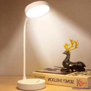 **Descrição do Produto: Lâmpada De Estudo/Luminária De Mesa LED XZTD05** **Características Principais:** - **Proteção para os Olhos:** Desenvolvida para minimizar a fadiga ocular, proporcionando uma luz suave e confortável para leitura e estudo. - **Autonomia:** Funciona por até 2 horas em potência máxima, ideal para uso contínuo sem a necessidade de recarga frequente. - **Potência Máxima:** Consome apenas 4W, garantindo eficiência energética e baixo custo de operação. - **Fluxo Luminoso:** Emite um fluxo luminoso de 420 lúmens, oferecendo uma iluminação adequada para diversas atividades. - **Acionamento:** Equipado com um switch touch, permitindo fácil controle da iluminação com um toque suave. **Dimensões e Design:** - **Medidas da Base:** 40 cm de altura, 12 cm de largura e 9 cm de profundidade, com um design compacto que se adapta a diferentes ambientes. - **Rotação:** A luminária possui rotação de 360º, permitindo direcionar a luz conforme a necessidade, ideal para diferentes posições de leitura ou trabalho. - **Composição:** Fabricada em plástico resistente, garantindo durabilidade e leveza. **Fonte de Luz:** - **LEDs:** Contém 18 LEDs, proporcionando uma iluminação uniforme e de longa duração. **Alimentação:** - **Bateria Recarregável:** Inclui uma bateria interna de 600mA, já inclusa, que pode ser recarregada via USB, permitindo maior praticidade e mobilidade sem a dependência de tomadas. **Aplicações:** - **Uso Versátil:** Ideal para ambientes como dormitórios, escritórios, e áreas de estudo, além de ser adequada para atividades como manicure, devido à sua iluminação precisa e suave. **Benefícios Adicionais:** - **Portabilidade:** A opção sem fio permite fácil transporte e uso em diferentes locais. - **Estilo Moderno:** O design minimalista se integra facilmente a diversas decorações. **Atributos e Categorias:** - **Tipo de Produto:** Luminária de Mesa - **Uso:** Estudo, Escritório, Dormitório, Manicure - **Tecnologia de Iluminação:** LED - **Potência:** 4W - **Autonomia:** 2 horas - **Material:** Plástico - **Fonte de Alimentação:** Bateria Recarregável USB - **Rotação:** 360 graus - **Switch:** Touch Este produto combina funcionalidade, eficiência e design moderno, tornando-se uma excelente escolha para quem busca conforto e praticidade na iluminação.